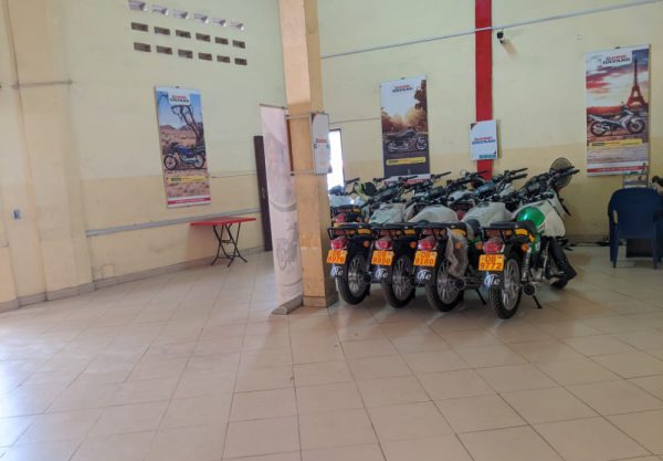 Motos OLE Togo alignées